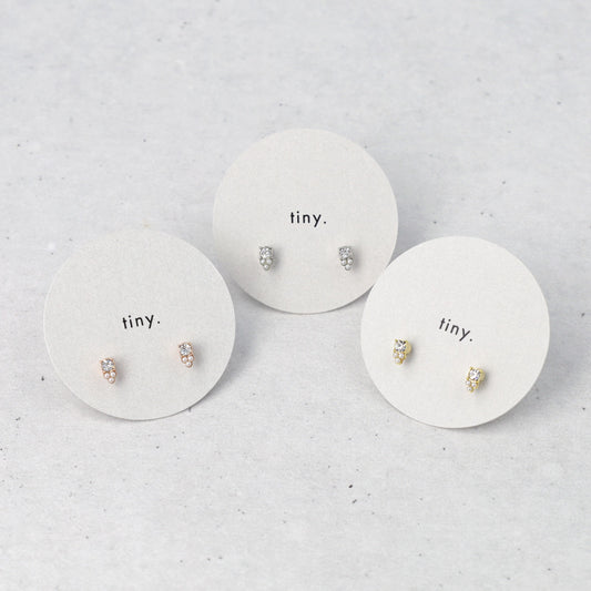 ピアス tiny. ニッケルフリー メタル ストーン トリプル パール 小粒 スタッドピアス