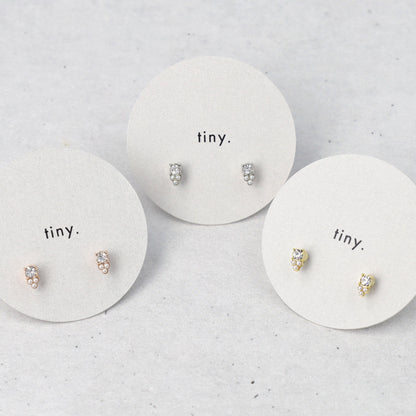 ピアス tiny. ニッケルフリー メタル ストーン トリプル パール 小粒 スタッドピアス