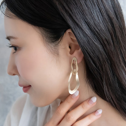 イヤリング ニッケルフリー sable gold メタル ダブル ウェーブ ドロップ ネジバネ式イヤリング