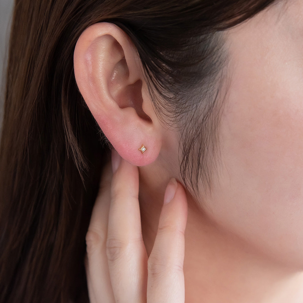 樹脂ピアス ニッケルフリー メタル キュービックジルコニア ミニ 四芒星 ストーン スタッドピアス