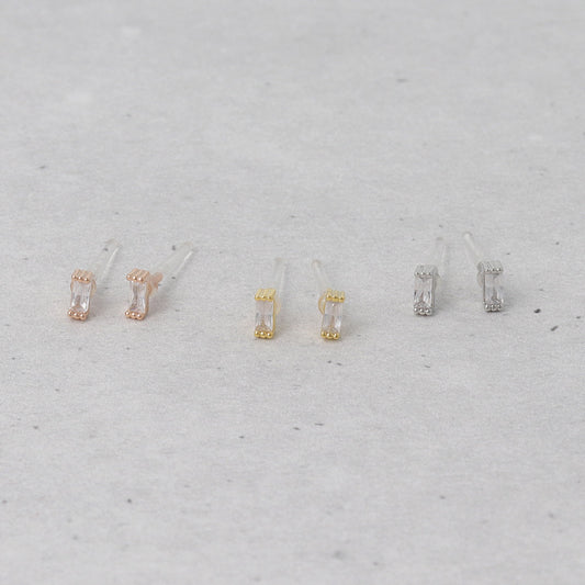 樹脂ピアス ニッケルフリー メタル キュービックジルコニア ミニ レクタングル ストーン スタッドピアス