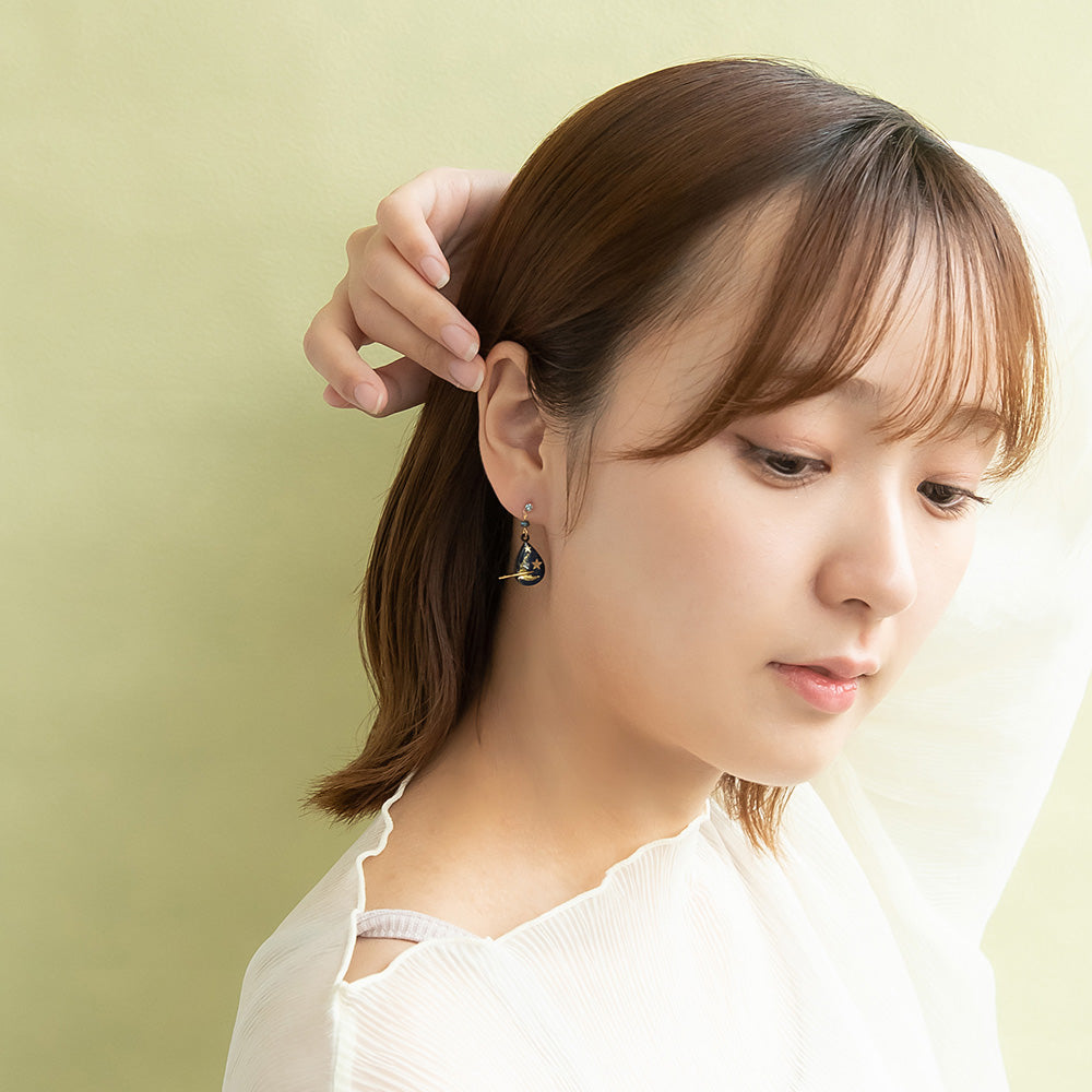 樹脂ピアス ニッケルフリー 惑星 星 宇宙 ドロップ ストーン ラメ スタッドピアス