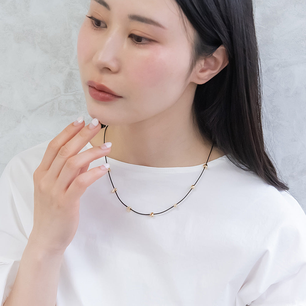 ネックレス ニッケルフリー ステーション メタルビーズ 革ひも風