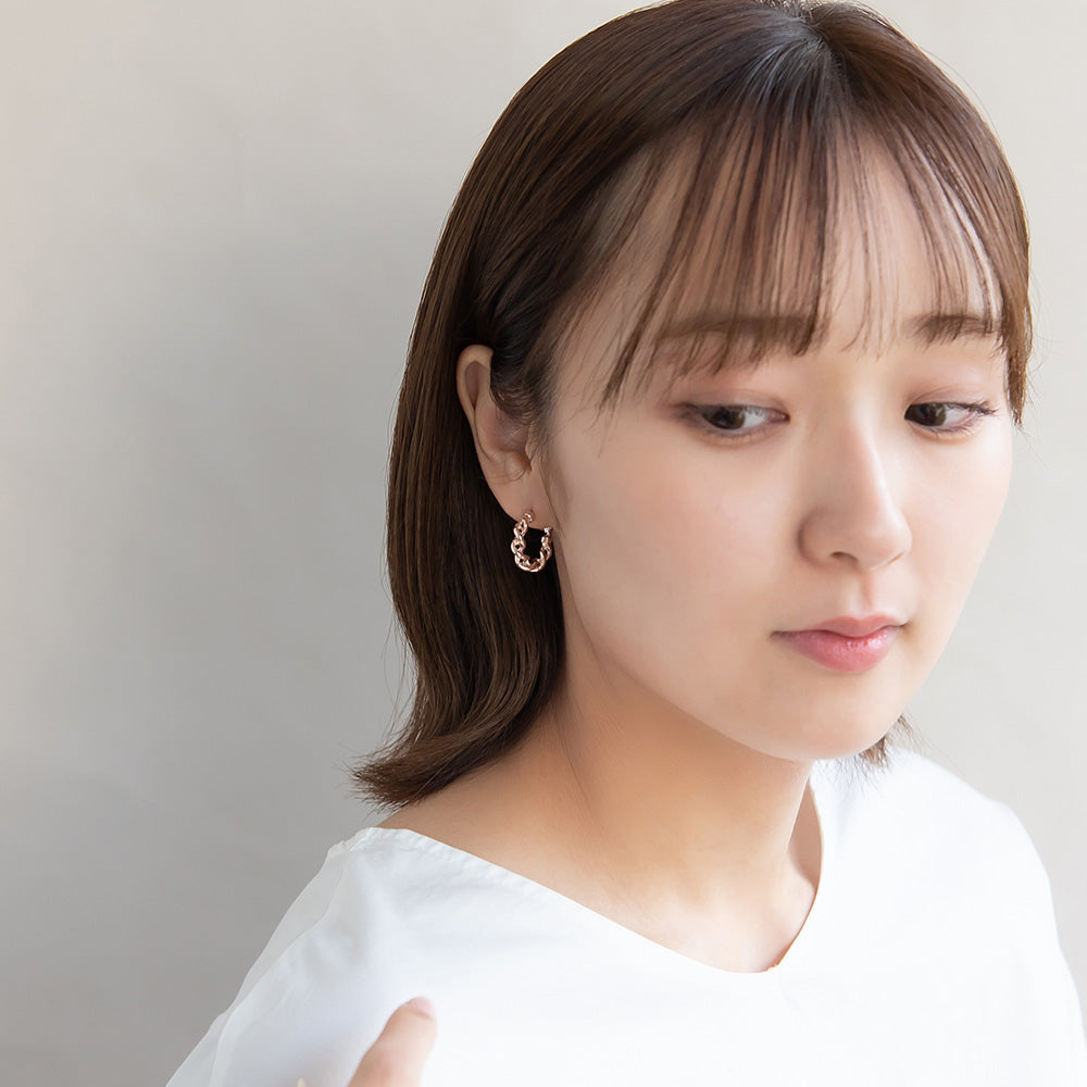 ピアス ニッケルフリー ロゼシルバー ツイスト クロス チタンポスト フープピアス