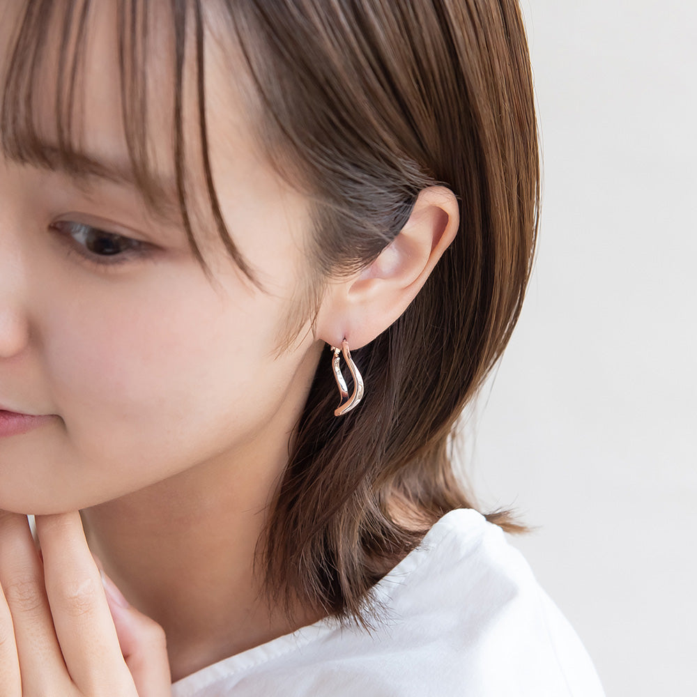 ピアス ニッケルフリー ロゼシルバー ウェーブ ライン チタンポスト フープピアス