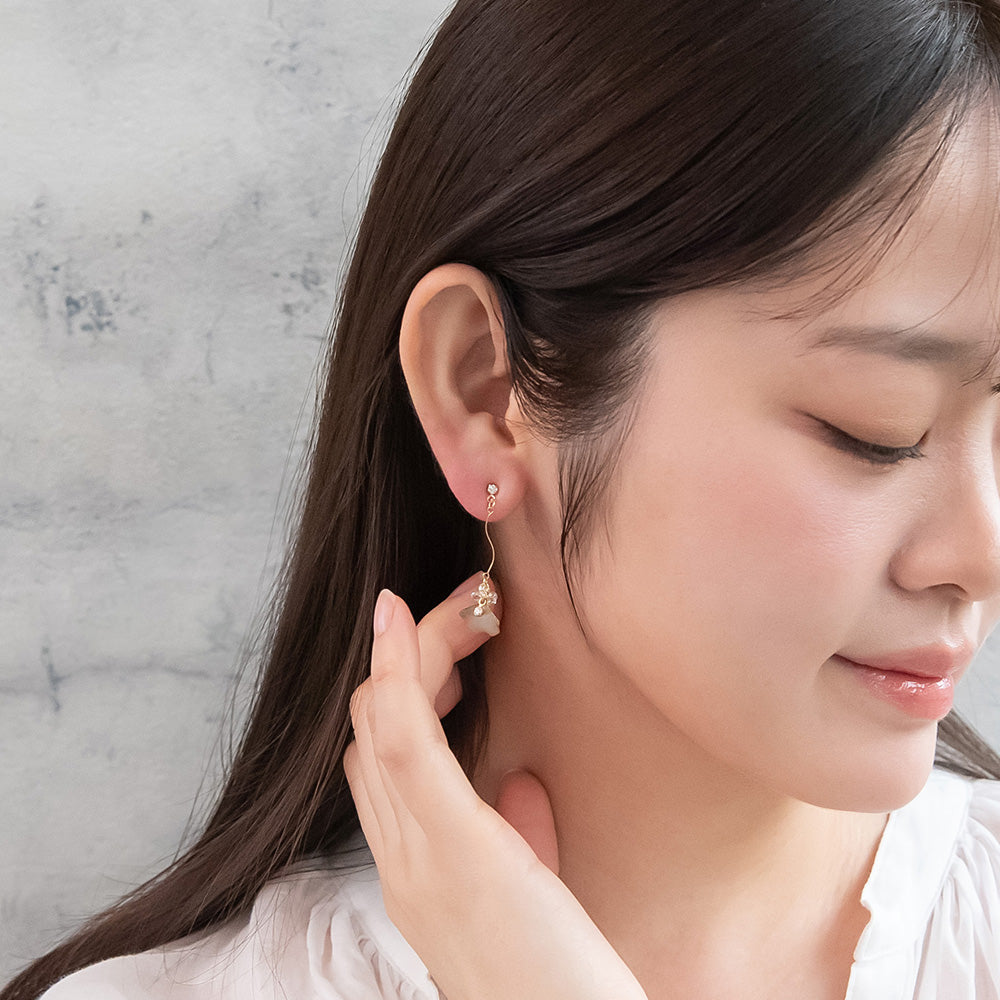 ピアス ニッケルフリー 花びら メタル ラメ くすみカラー チタンポスト スタッドピアス