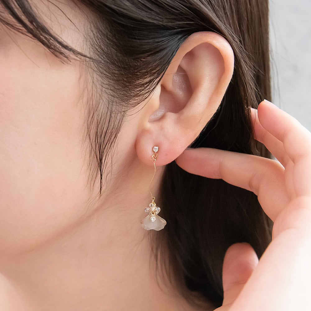 ピアス ニッケルフリー 花びら メタル ラメ くすみカラー チタンポスト スタッドピアス