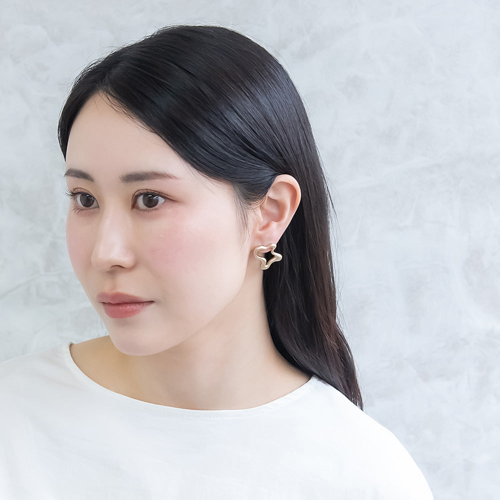 ピアス ニッケルフリー sable gold メタル ウエーブ メルト スタッドピアス