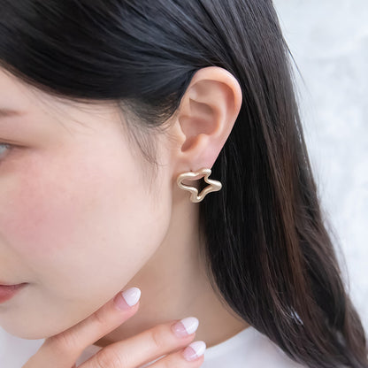 ピアス ニッケルフリー sable gold メタル ウエーブ メルト スタッドピアス