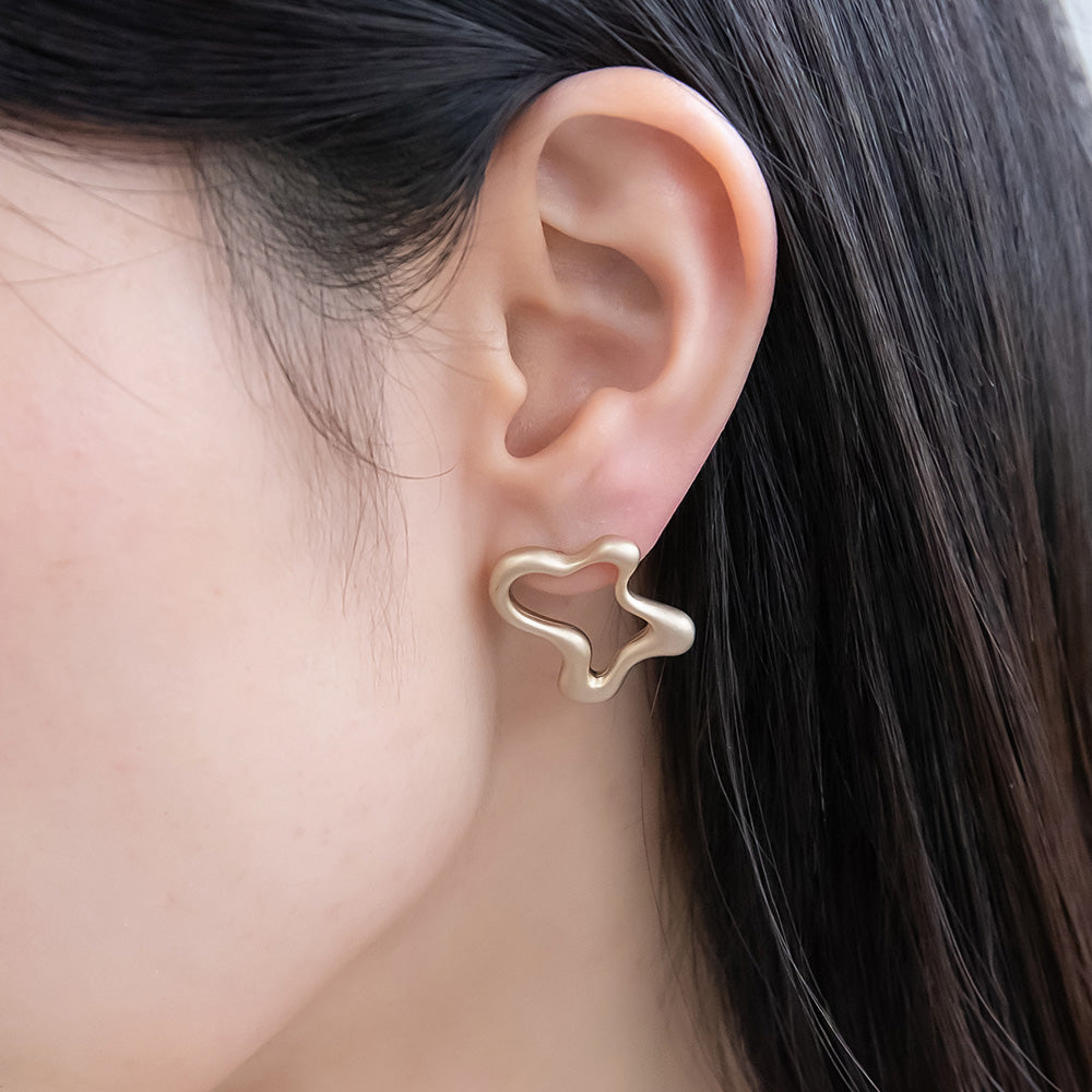 ピアス ニッケルフリー sable gold メタル ウエーブ メルト スタッドピアス