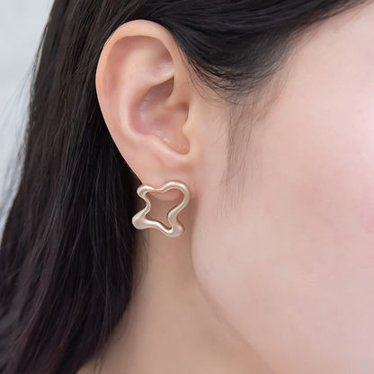 ピアス ニッケルフリー sable gold メタル ウエーブ メルト スタッドピアス