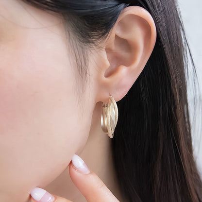 ピアス ニッケルフリー sable gold メタル ダイヤカット 梨地 クロス ライン フープピアス
