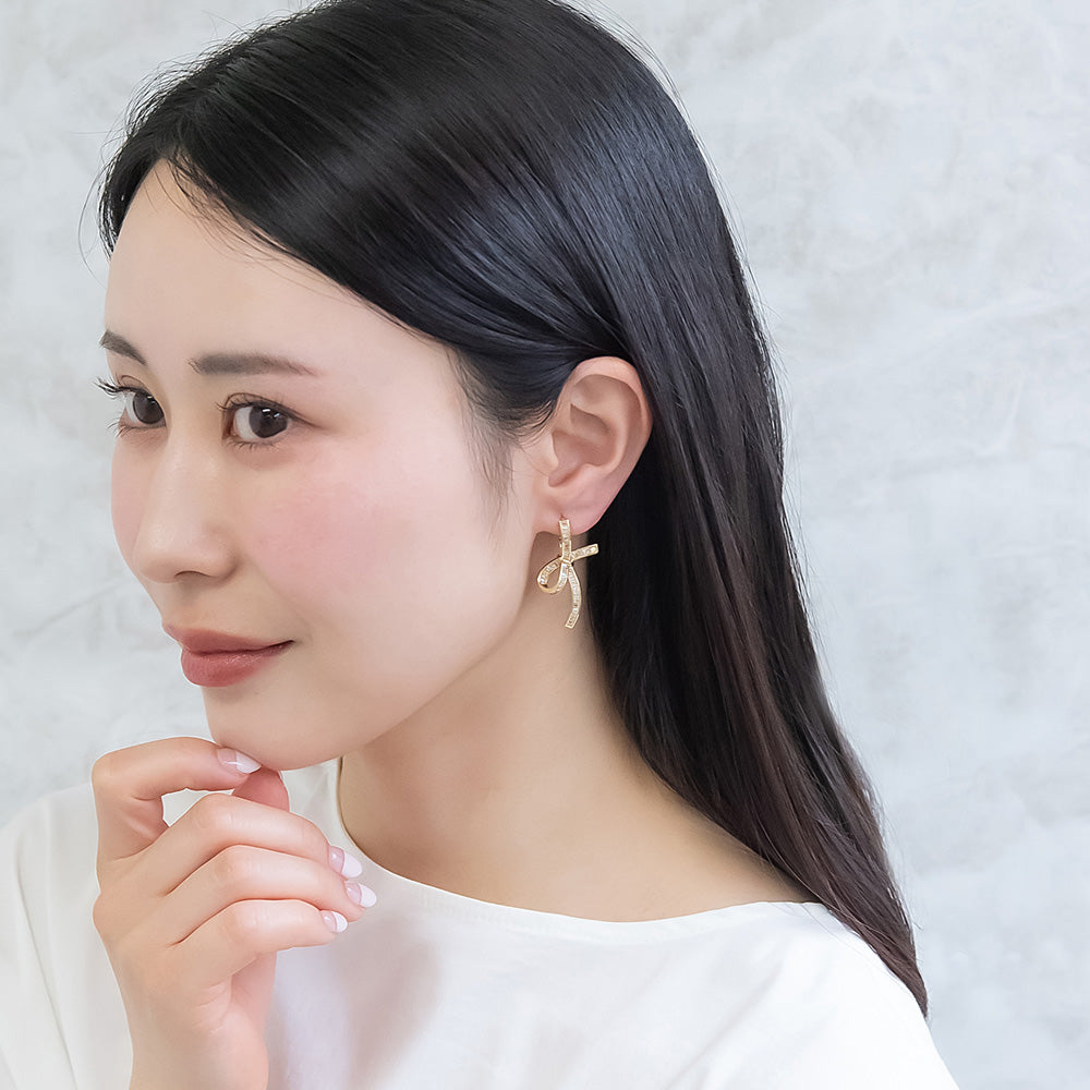 REFLET ニッケルフリー メタル リボン キュービックジルコニア ワンタッチ フープピアス