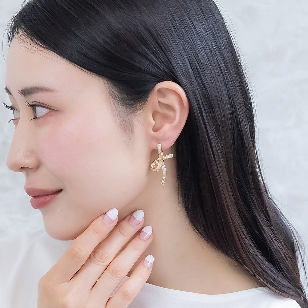 REFLET ニッケルフリー メタル リボン キュービックジルコニア ワンタッチ フープピアス