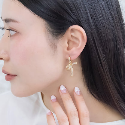 REFLET ニッケルフリー メタル リボン キュービックジルコニア ワンタッチ フープピアス