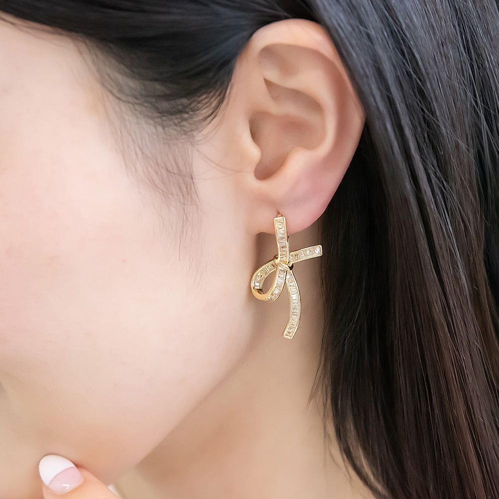 REFLET ニッケルフリー メタル リボン キュービックジルコニア ワンタッチ フープピアス