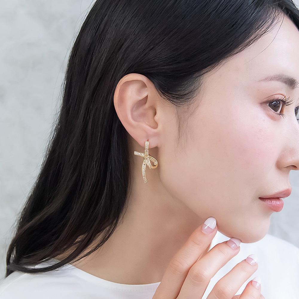 REFLET ニッケルフリー メタル リボン キュービックジルコニア ワンタッチ フープピアス