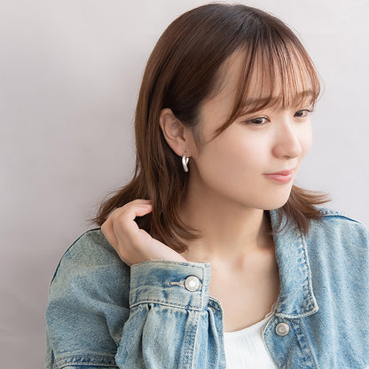 neige. メタル ウエーブ ライン サイド J チタンポスト スタッドピアス
