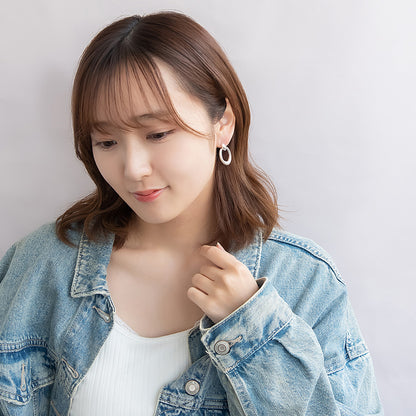 neige. メタル アーモンド オーバル リング チタンポスト スタッドピアス