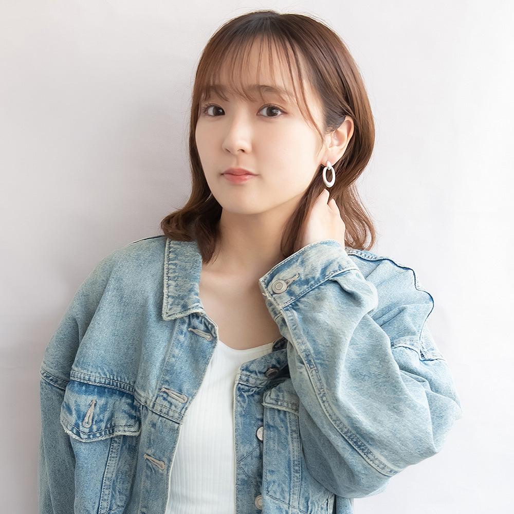 neige. メタル アーモンド オーバル リング チタンポスト スタッドピアス