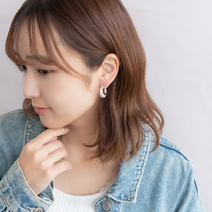 neige. メタル プランプ サイド 三日月 C型 チタンポスト スタッドピアス