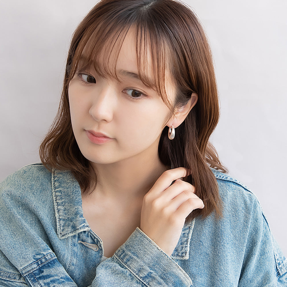 neige. メタル プランプ サイド 三日月 C型 チタンポスト スタッドピアス