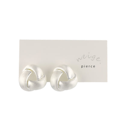 neige. メタル スリー ライン トライアングル チタンポスト スタッドピアス