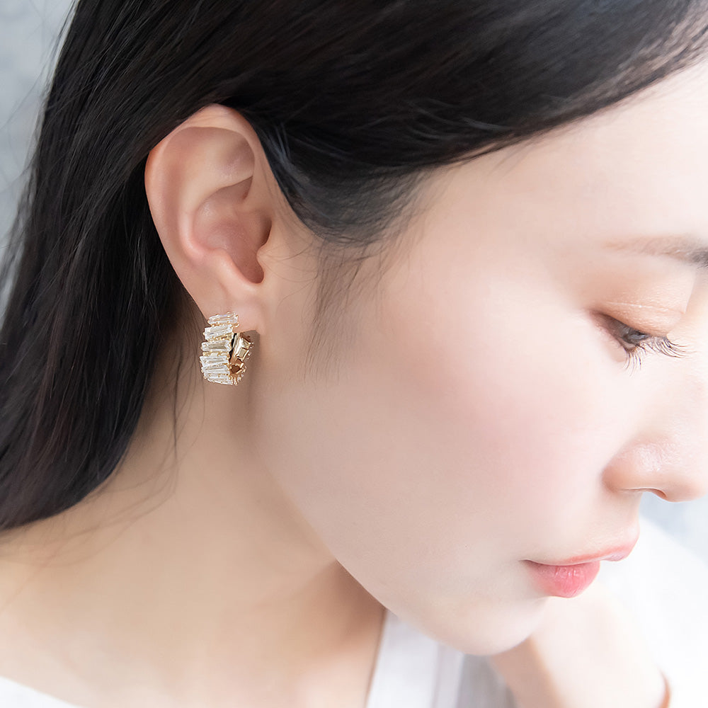 REFLET ニッケルフリー メタル キュービックジルコニア トラピゾイド カット メニー フープピアス