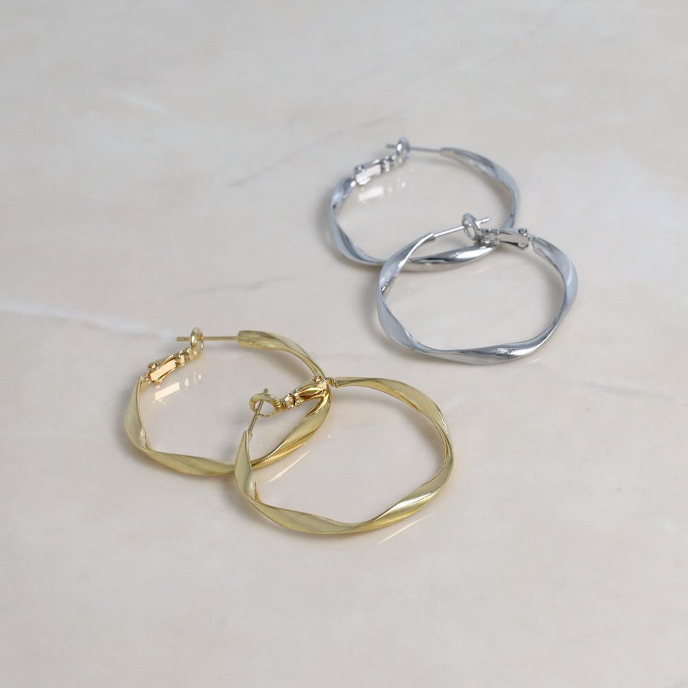 ピアス ニッケルフリー メタル ツイスト フープピアス