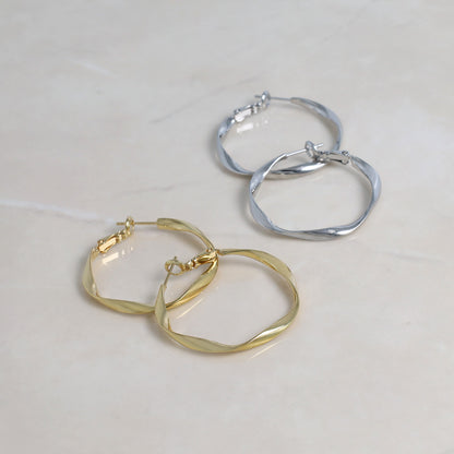 ピアス ニッケルフリー メタル ツイスト フープピアス