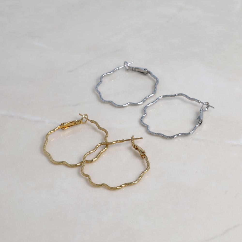 ピアス ニッケルフリー メタル ウエーブ フープピアス