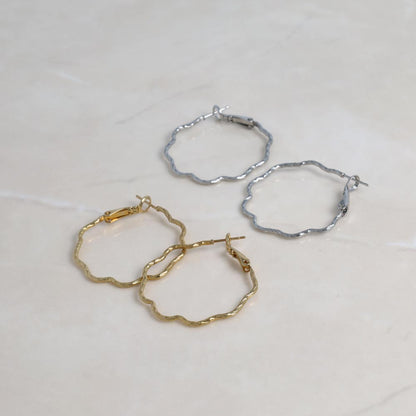 ピアス ニッケルフリー メタル ウエーブ フープピアス