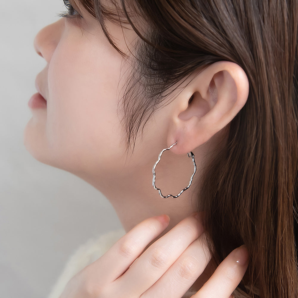 ピアス ニッケルフリー メタル ウエーブ フープピアス