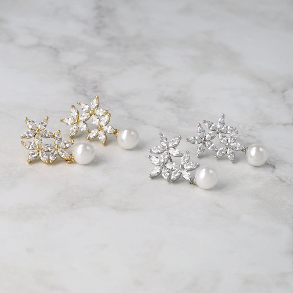 Classy ピアス ニッケルフリー メタル キュービックジルコニア トリプル フラワー パール チタンポスト スタッドピアス