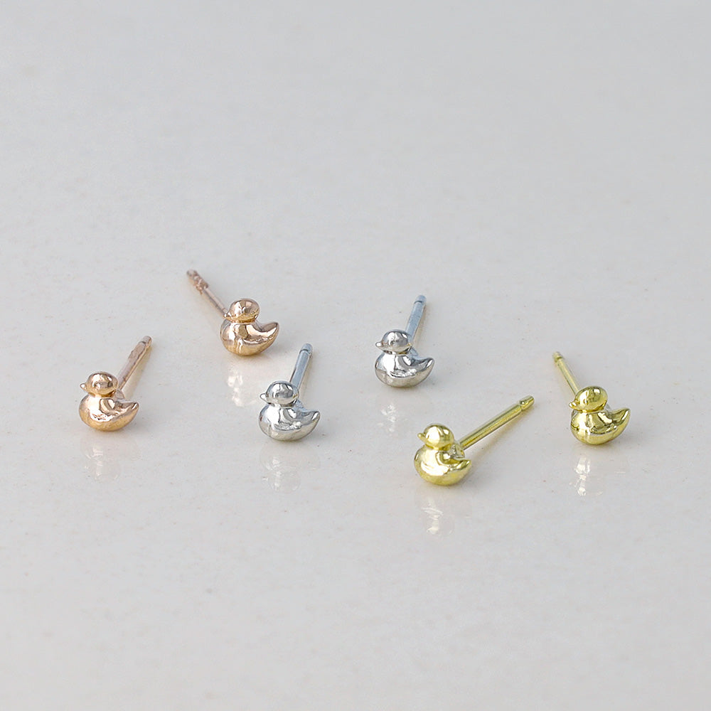 ピアス tiny. ニッケルフリー メタル あひる 鳥 極小 スタッドピアス