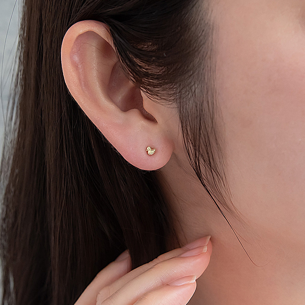 ピアス tiny. ニッケルフリー メタル あひる 鳥 極小 スタッドピアス