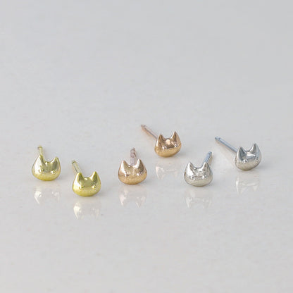 ピアス tiny. ニッケルフリー メタル ネコ アニマル 極小 スタッドピアス