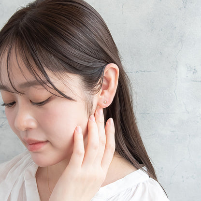 ピアス tiny. ニッケルフリー メタル ネコ アニマル 極小 スタッドピアス