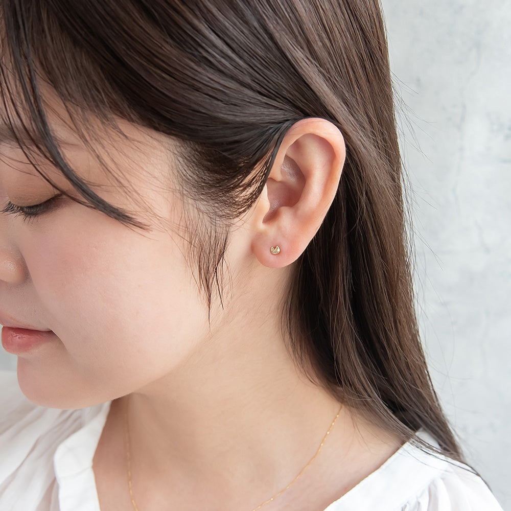 ピアス tiny. ニッケルフリー メタル ネコ アニマル 極小 スタッドピアス