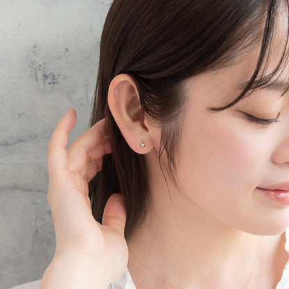 ピアス tiny. ニッケルフリー メタル クマ アニマル 極小 スタッドピアス