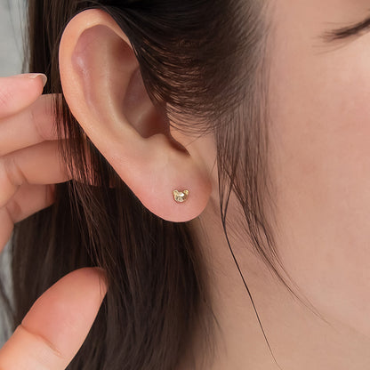 ピアス tiny. ニッケルフリー メタル クマ アニマル 極小 スタッドピアス