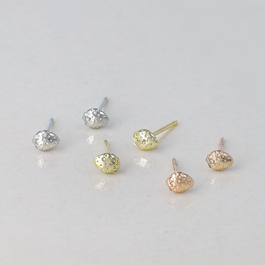 ピアス tiny. ニッケルフリー メタル イチゴ フルーツ 極小 スタッドピアス