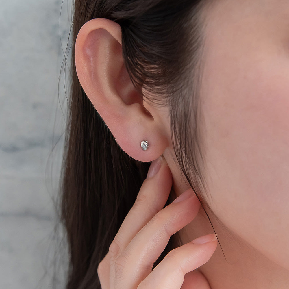 ピアス tiny. ニッケルフリー メタル イチゴ フルーツ 極小 スタッドピアス