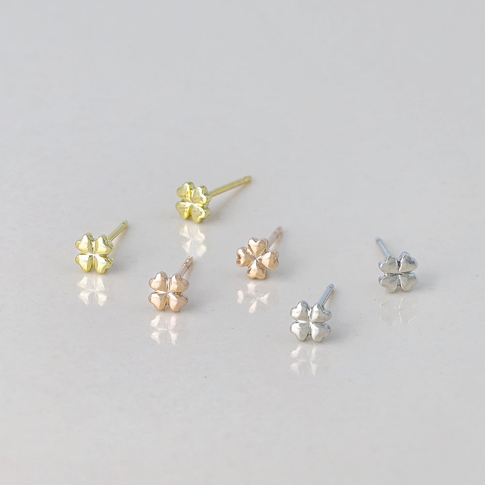 ピアス tiny. ニッケルフリー メタル クローバー 極小 スタッドピアス
