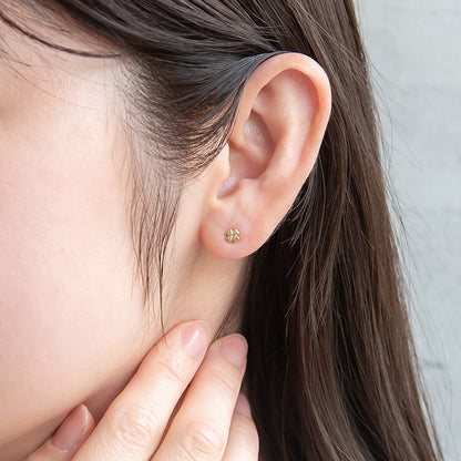 ピアス tiny. ニッケルフリー メタル クローバー 極小 スタッドピアス