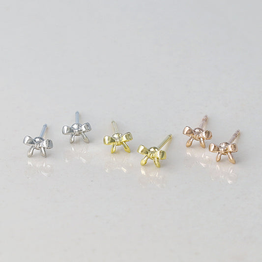 ピアス tiny. ニッケルフリー メタル リボン 極小 スタッドピアス