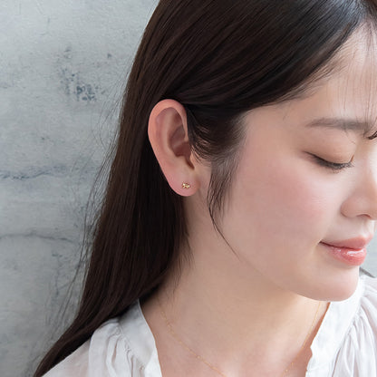 ピアス tiny. ニッケルフリー メタル リボン 極小 スタッドピアス