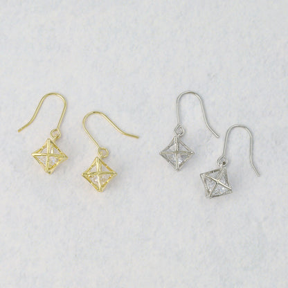 ピアス ニッケルフリー キュービックジルコニア 立体 フレーム スター フックピアス