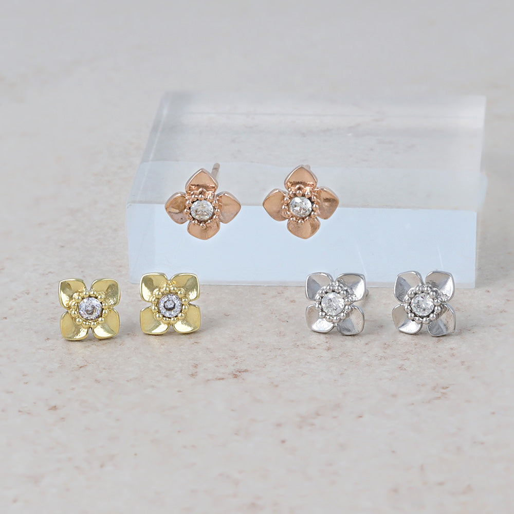 ピアス メタル フラワー キュービックジルコニア サージカルステンレスポスト スタッドピアス