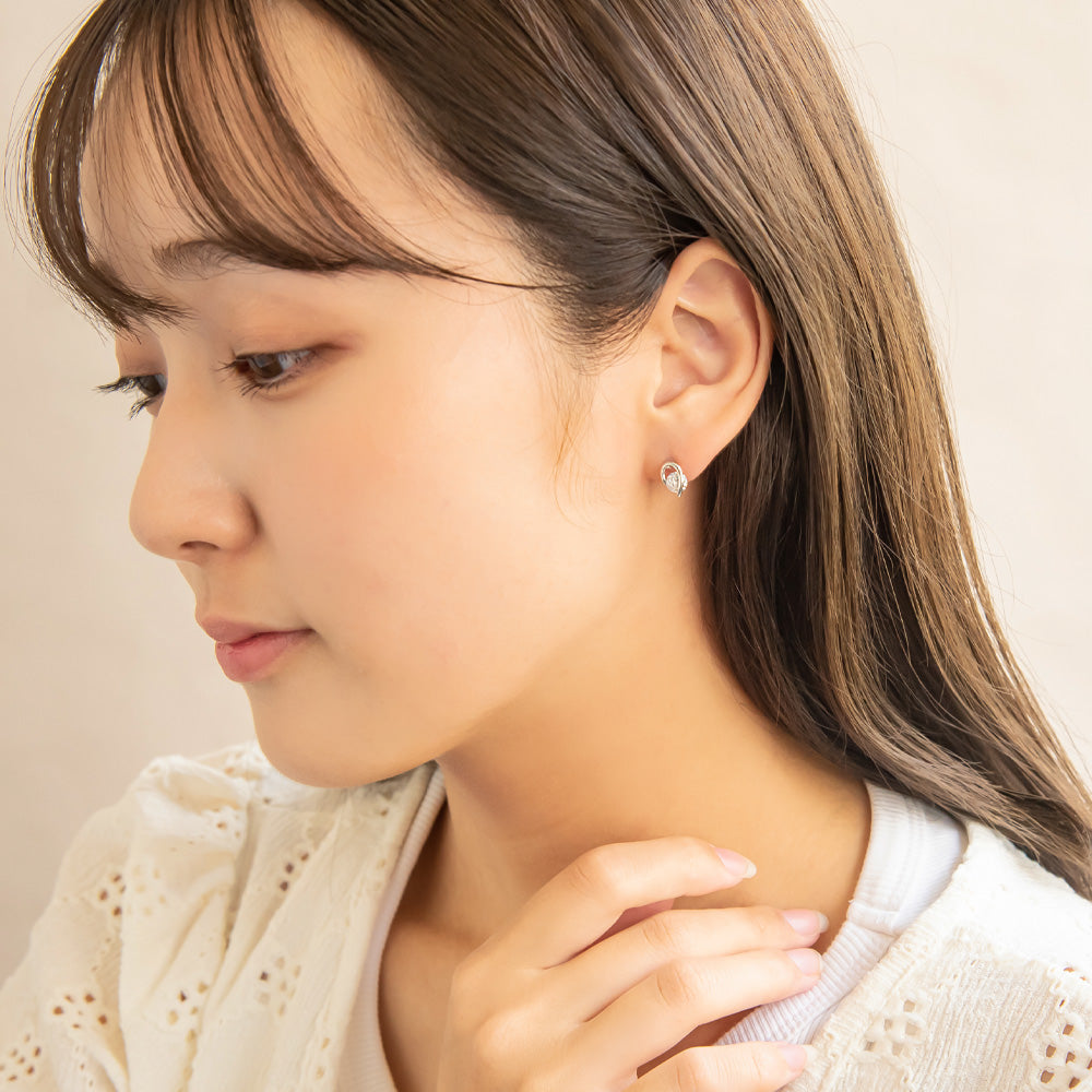 ピアス ニッケルフリー メタル ライン フレーム キュービックジルコニア ダブルロックキャッチ ピュアチタニウムポスト スタッドピアス